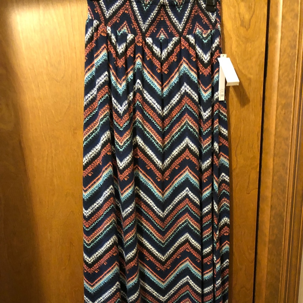 JOE B. MAXI SKIRT SIZE MEDIUM NWT